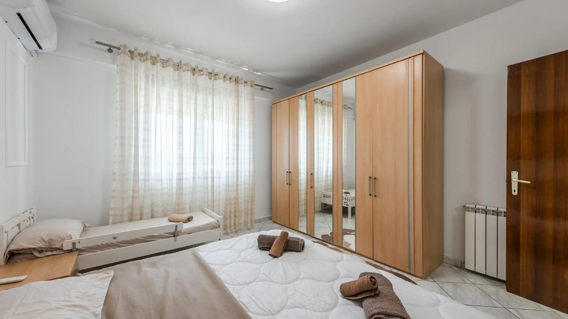 Beachfront Apartments Durrës 0*,